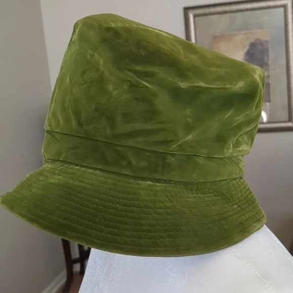 1960s Vintage Green Velvet Bucket Hat Mr. John Classic Paris New York - Picture 2 of 9